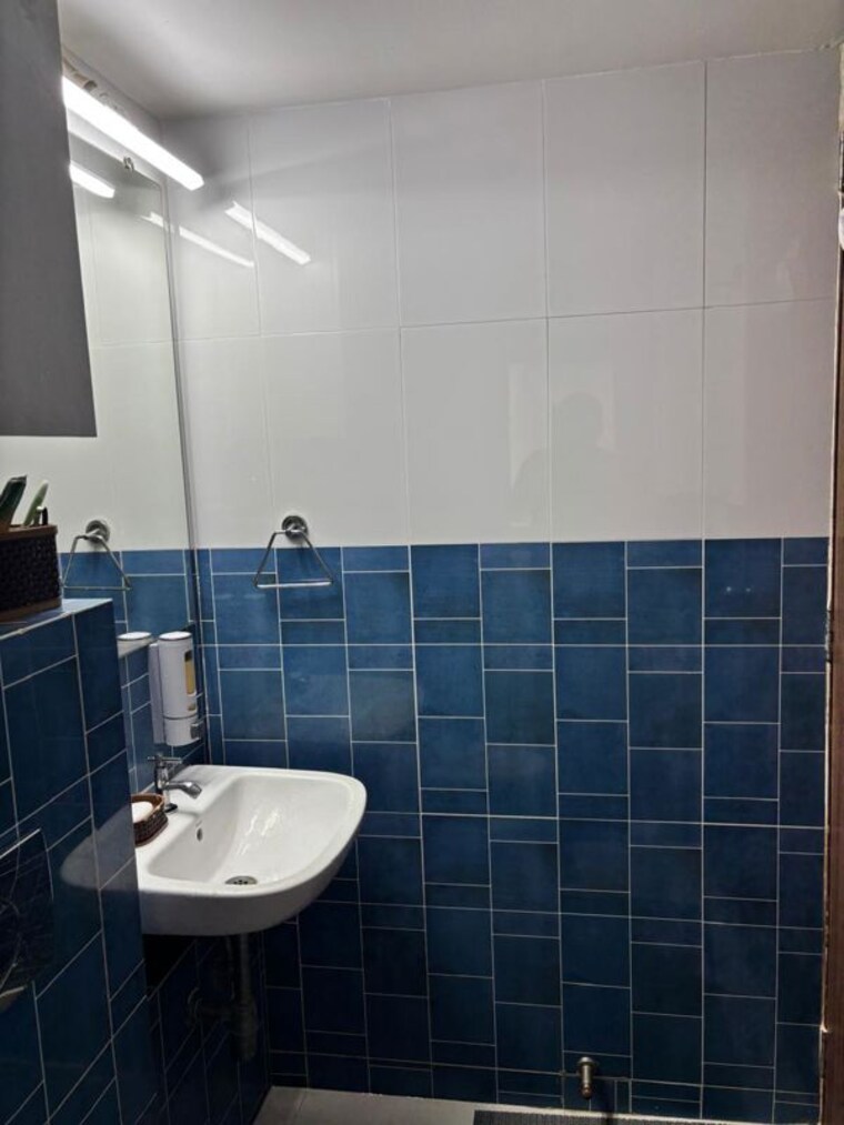 Bathroom, lodha-amara 2 Bedroom 882 Sq.Ft. Apartment In Kolshet Road Thane 9747503