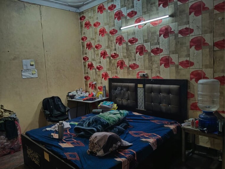 Team Area, burari 1 Bedroom 350 Sq.Ft. Builder Floor In Burari Delhi 9688875
