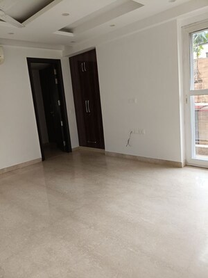 Room in 6 BHK Independent House at Maharani Bagh – for Sale