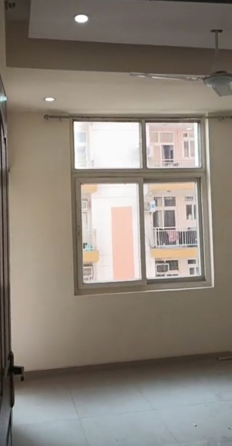 Room, sector 1 vaishali 3 Bedroom 1400 Sq.Ft. Apartment In Sector 1 Vaishali Ghaziabad 9747583