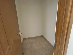 Room in 4 BHK Apartment at Parsvnath Exotica, Sector 53 – for Rent