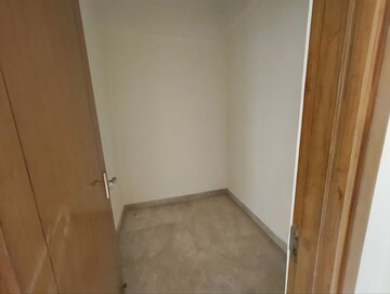 Room in 4 BHK Apartment at Parsvnath Exotica, Sector 53 – for Rent