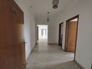 Room in 4 BHK Apartment at Parsvnath Exotica, Sector 53 – for Rent