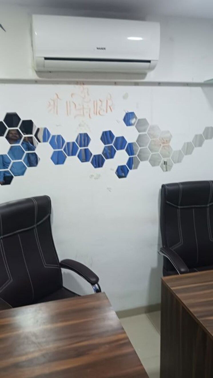 Team Area, mulund west Commercial Office Space 350 Sq.Ft. In Mulund West Mumbai 9747615