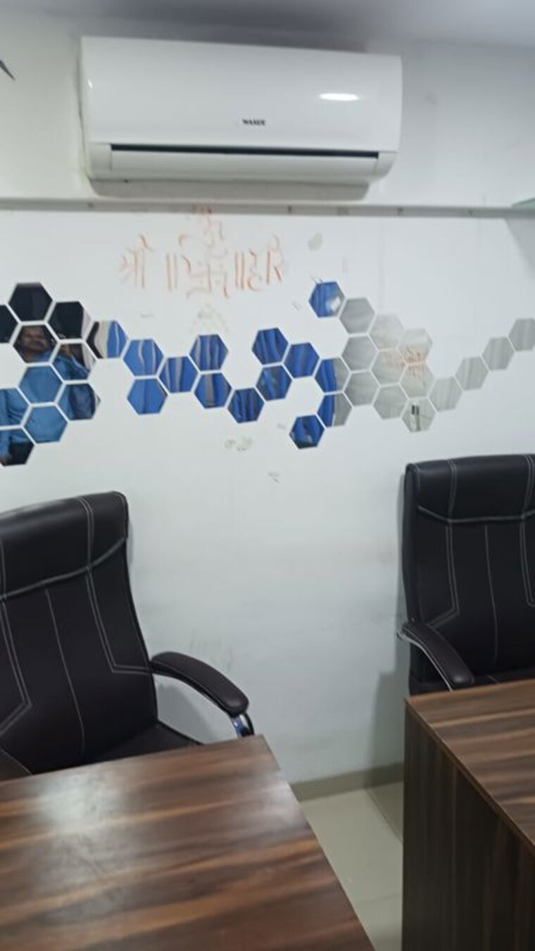 Team Area, mulund west Commercial Office Space 350 Sq.Ft. In Mulund West Mumbai 9747615