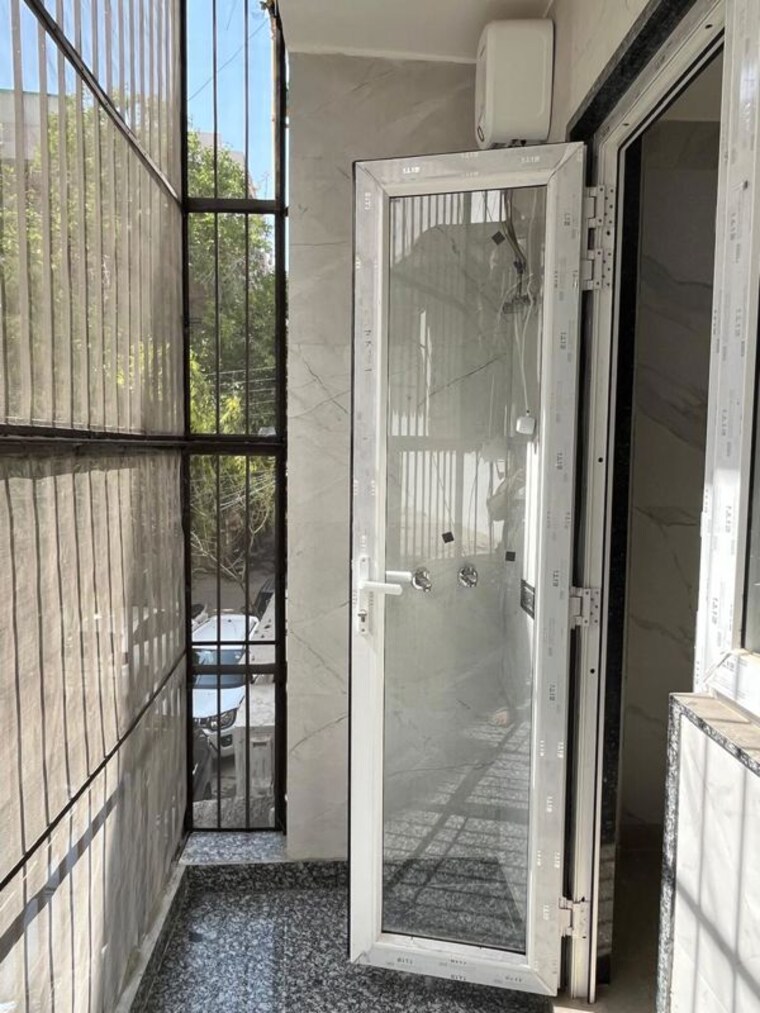 undefined, kirti nagar 3 Bedroom 1351 Sq.Ft. Builder Floor In Kirti Nagar Delhi 9747613