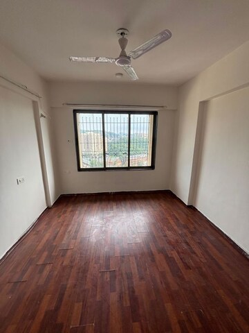 Room in 6 BHK Apartment at Lake Primrose, Powai – for Sale