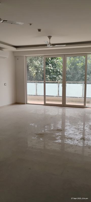 Room in 4 BHK Apartment at Godrej Icon, Sector 88a – for Sale