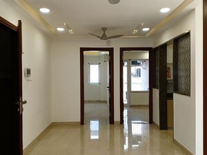 Room in 4 BHK Apartment at Vasant Vihar – for Rent