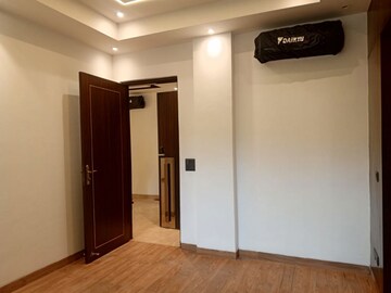 Room in 3 BHK Builder Floor at Housing Board Colony Sector 51, Sector 51 – for Rent