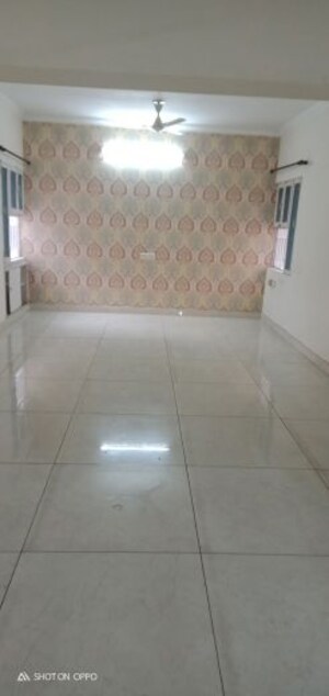 Room in 3.5 BHK Apartment at Vasant Kunj – for Rent