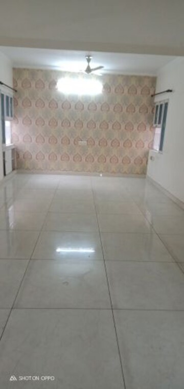 Room in 3.5 BHK Apartment at Vasant Kunj – for Rent