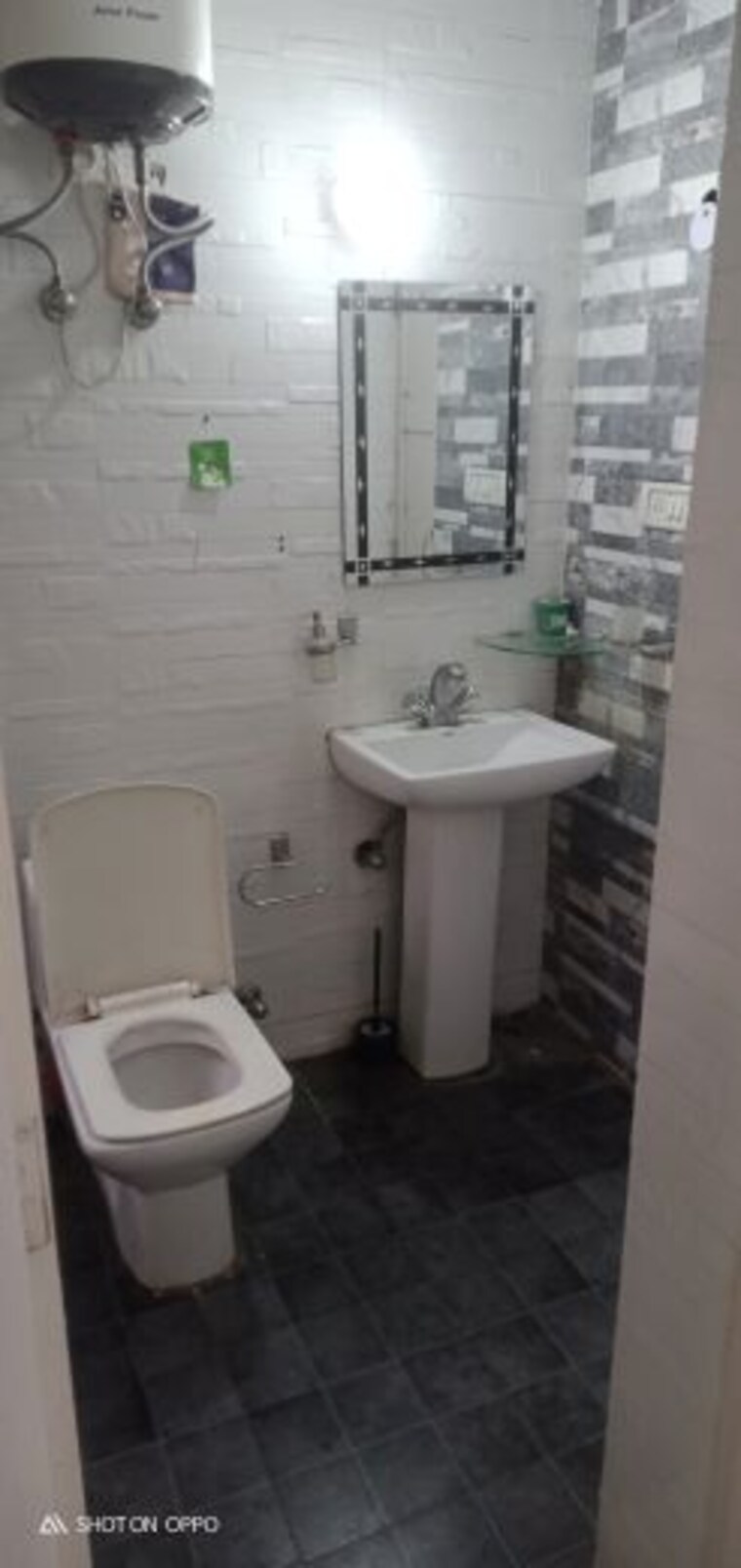 Bathroom, vasant kunj 3.5 Bedroom 1450 Sq.Ft. Apartment In Vasant Kunj Delhi 9747855