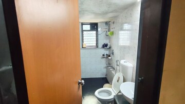 Master Bedroom in 2 BHK Apartment at Mahim West – for Rent