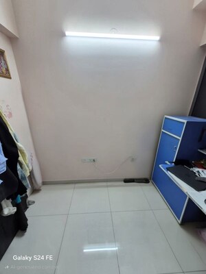 Furnished Amenities in 1.5 BHK Apartment at Amanora Gold Towers, Hadapsar – for Rent