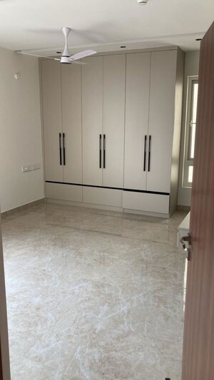 Room in 3 BHK Apartment at Aurobindo Kohinoor, Serilingampally – for Rent