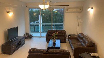 Living Room in 4 BHK Apartment at DLF The Icon, Dlf Phase V – for Rent
