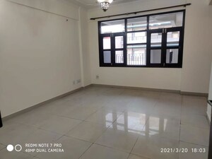 Room in 3 BHK Builder Floor at HBH Galaxy Apartments, Sector 43 – for Rent