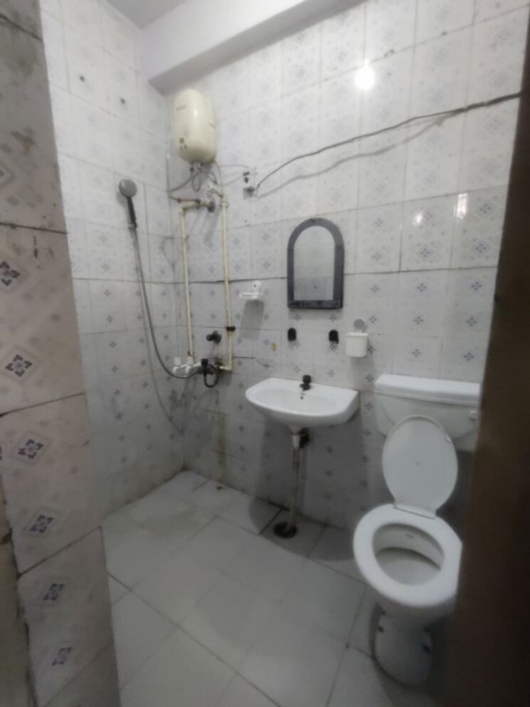 Bathroom, sector 29 1 RK 900 Sq.Ft. Villa In Sector 29 Noida 9747961