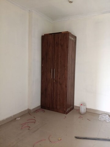 Room in 3 BHK Apartment at Saya Zion, Sector 4 Greater Noida – for Rent