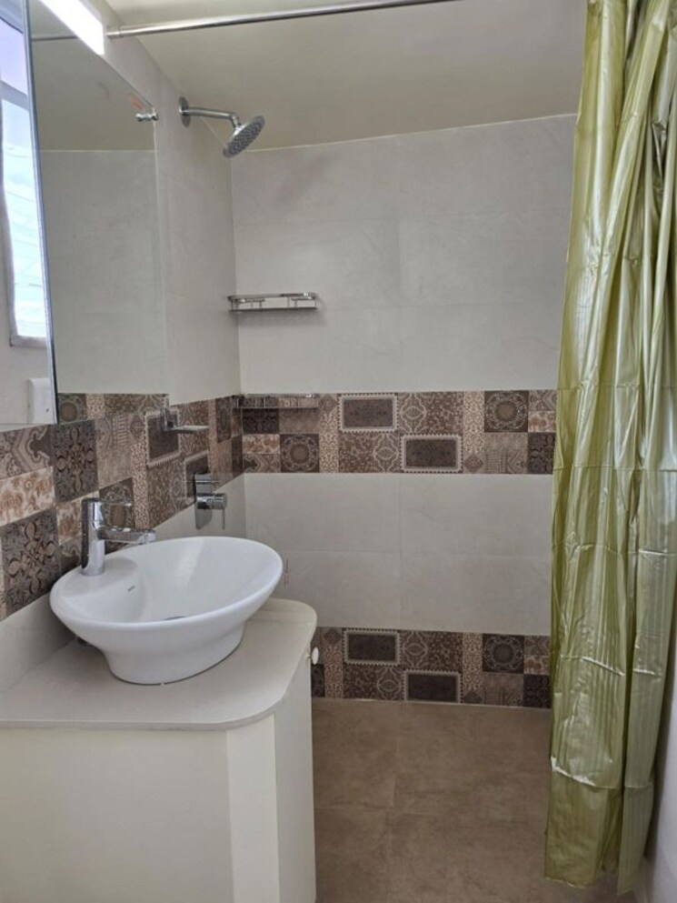 Bathroom, bandra west 1 Bedroom 500 Sq.Ft. Apartment In Bandra West Mumbai 9747977