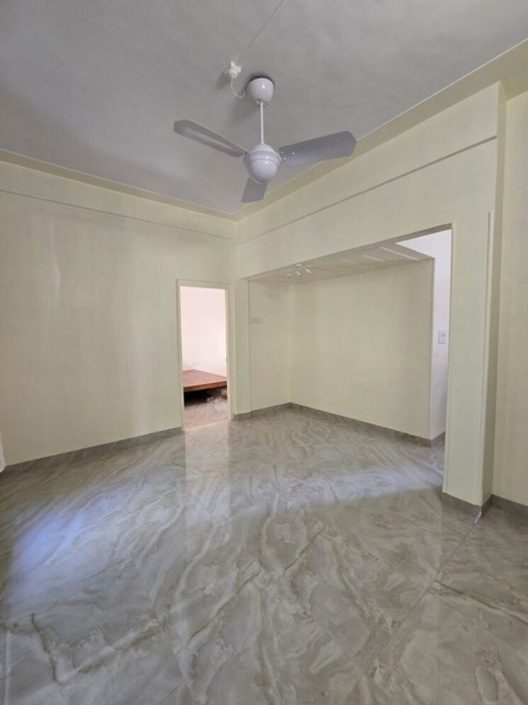 Room, bandra west 1 Bedroom 500 Sq.Ft. Apartment In Bandra West Mumbai 9747977
