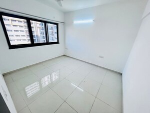 Room in 3 BHK Apartment at Amanora Gold Towers, Hadapsar – for Rent