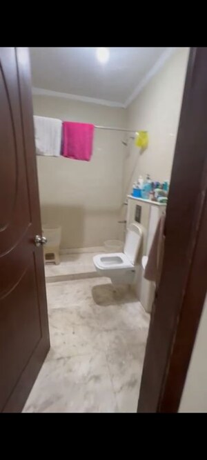 Bathroom in 6 BHK Villa at Sector 48 – for Rent