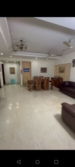 Living Room in 6 BHK Villa at Sector 48 – for Rent