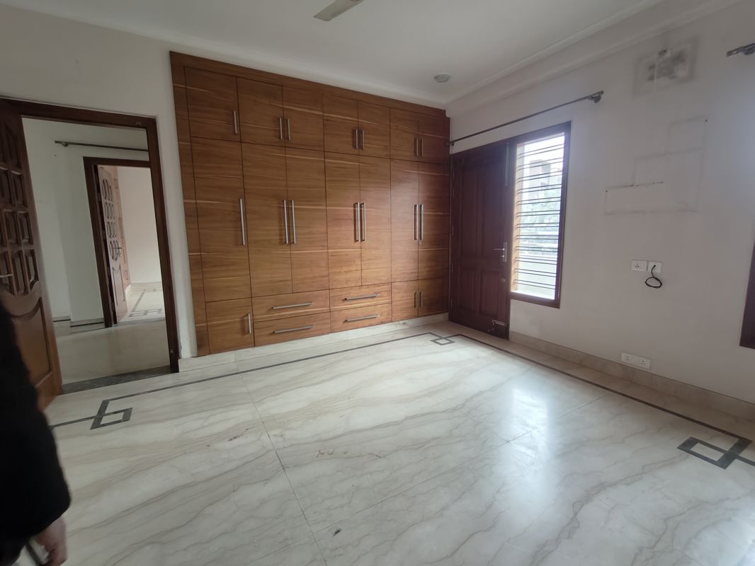 3 BHK + Pooja Room Apartment For Rent in Ardee City