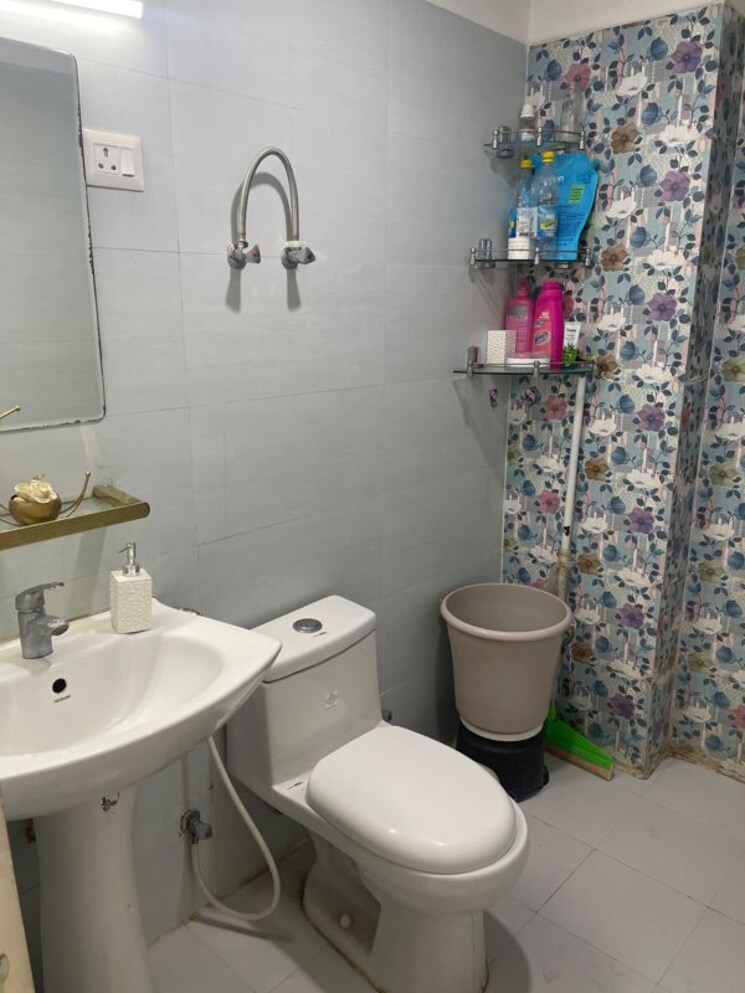 Bathroom, the-golden-gate 3.5 Bedroom 1740 Sq.Ft. Apartment In Mahurali Ghaziabad 9748061