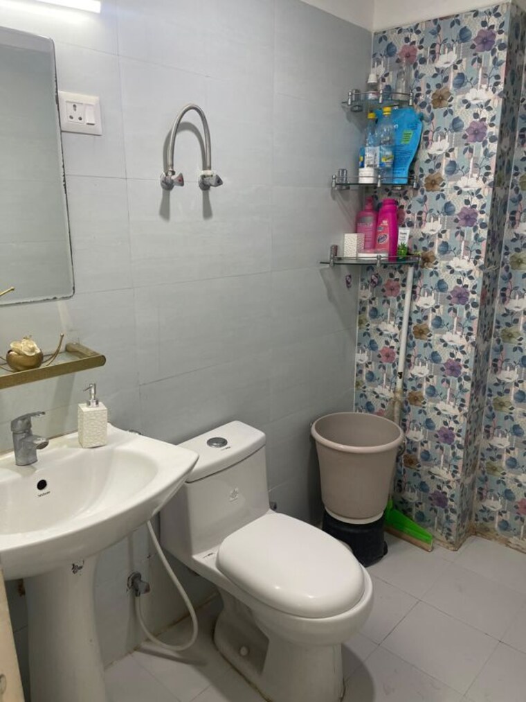 Bathroom, the-golden-gate 3.5 Bedroom 1740 Sq.Ft. Apartment In Mahurali Ghaziabad 9748061