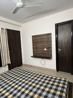 3 BHK + Extra Room Builder Floor For Rent in Ardee City