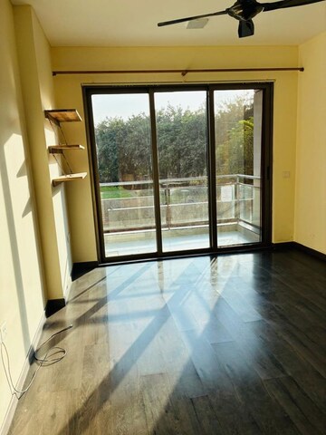 Room in 3 BHK Apartment at Tata Primanti Phase 2, Sector 72 – for Rent