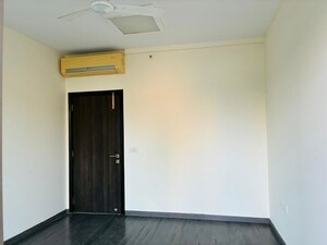 Room in 3 BHK Apartment at Tata Primanti Phase 2, Sector 72 – for Rent