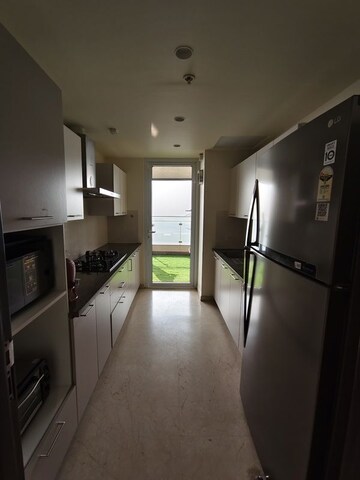 Building Lobby in 3.5 BHK Apartment at Lokhandwala Minerva Mahalaxmi, Mahalaxmi – for Rent