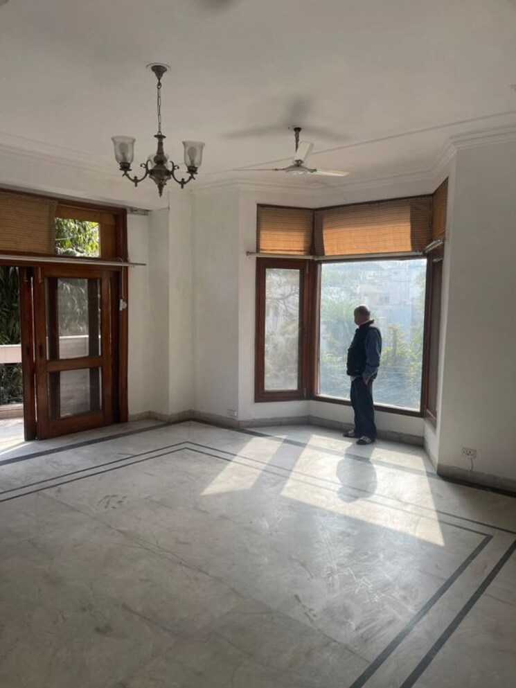 Room, saket 4 Bedroom 2200 Sq.Ft. Apartment In Saket Delhi 9748109