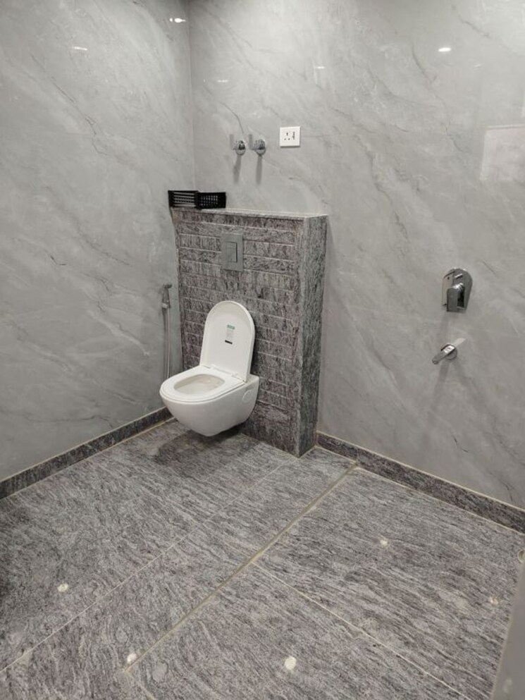 Bathroom, hauz khas 3 Bedroom 240 Sq.Yd. Builder Floor In Hauz Khas Delhi 9748128