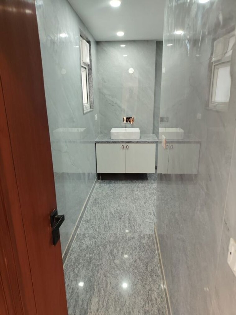 Other, hauz khas 3 Bedroom 240 Sq.Yd. Builder Floor In Hauz Khas Delhi 9748128