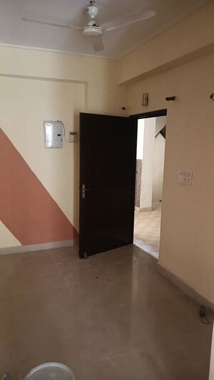 Room in 2 BHK Builder Floor at Crossing Republik, Crossing Republic – for Sale