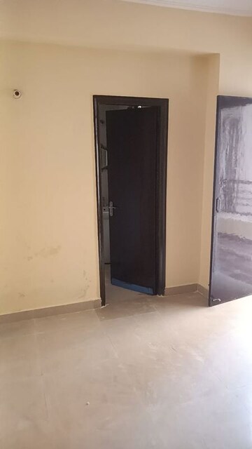 Room in 2 BHK Builder Floor at Crossing Republik, Crossing Republic – for Sale