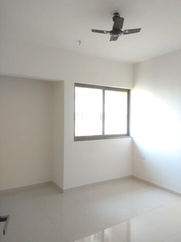 Room in 2.5 BHK Apartment at Lodha Splendora, Ghodbunder Road – for Rent