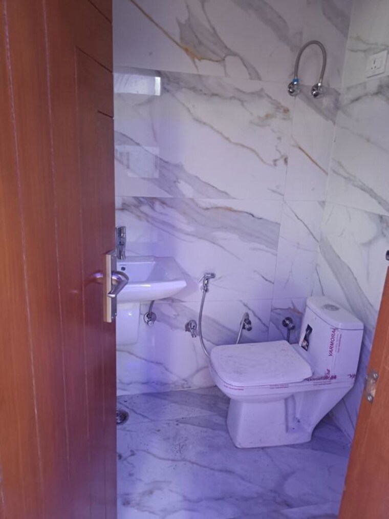 Bathroom, shiva-shish-apartment 2 Bedroom 620 Sq.Ft. Apartment In Naya Ganj Ghaziabad 9748143