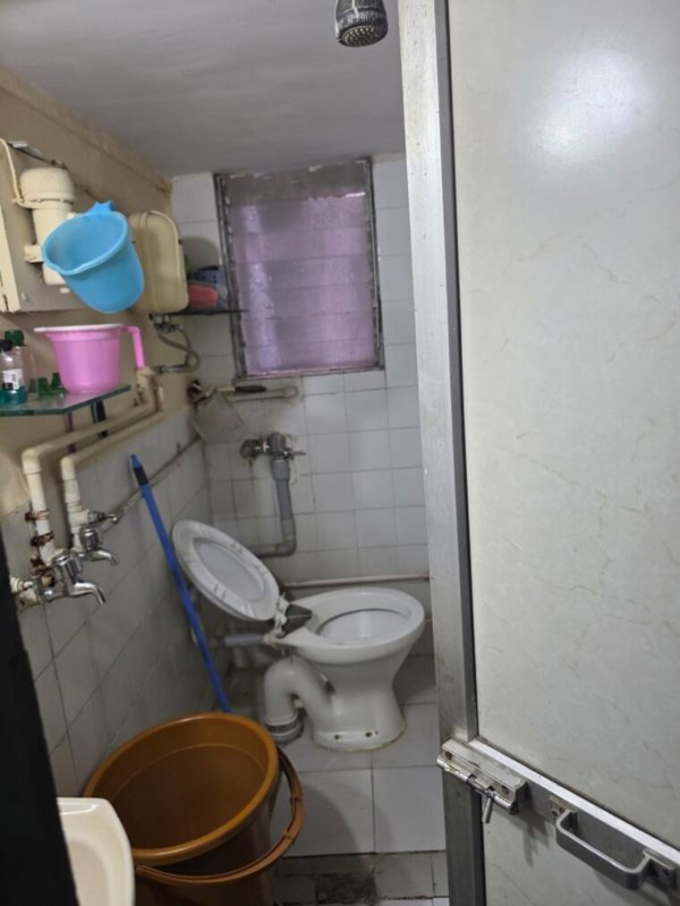 Bathroom, pooja-apartment-chembur 2 Bedroom 910 Sq.Ft. Apartment In Chembur Mumbai 9748055