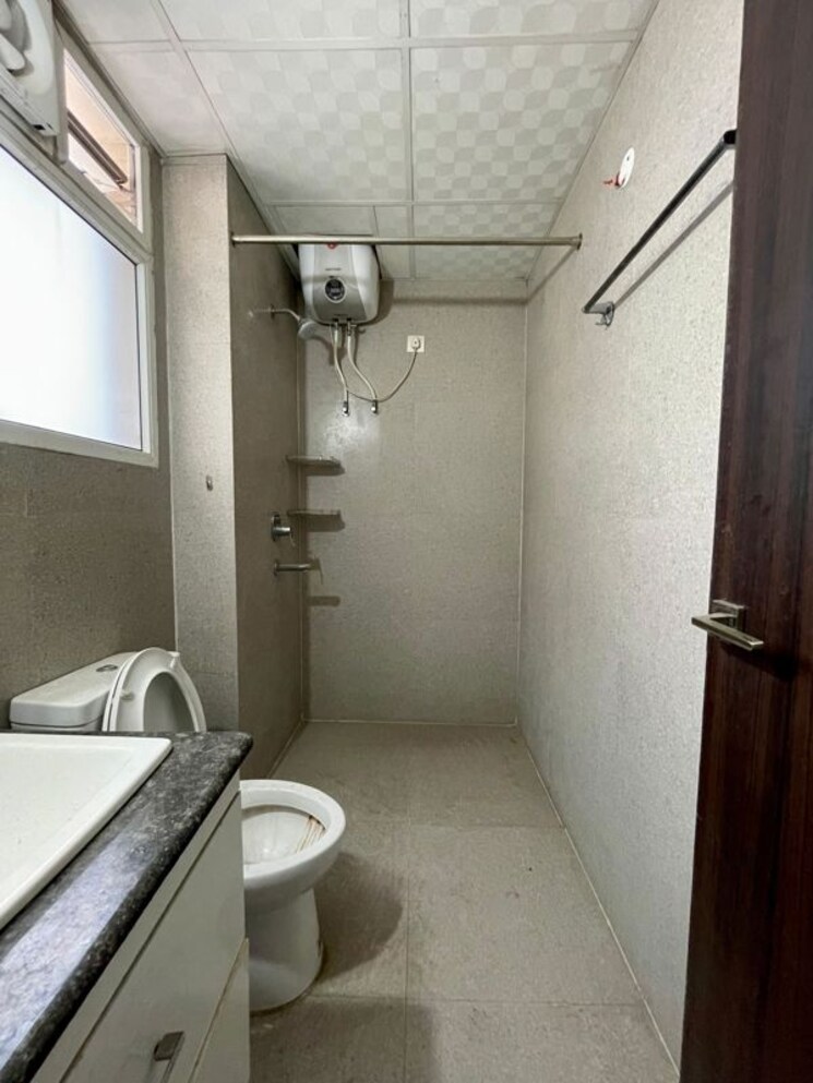 Bathroom, barnala-green-lotus-avenue 4 Bedroom 1950 Sq.Ft. Apartment In Ambala Highway Zirakpur 9748149