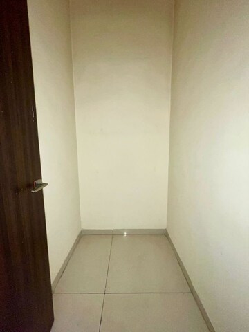 Room in 4 BHK Apartment at Barnala Green Lotus Avenue, Ambala Highway – for Rent