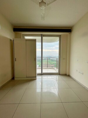 Room in 4 BHK Apartment at Barnala Green Lotus Avenue, Ambala Highway – for Rent