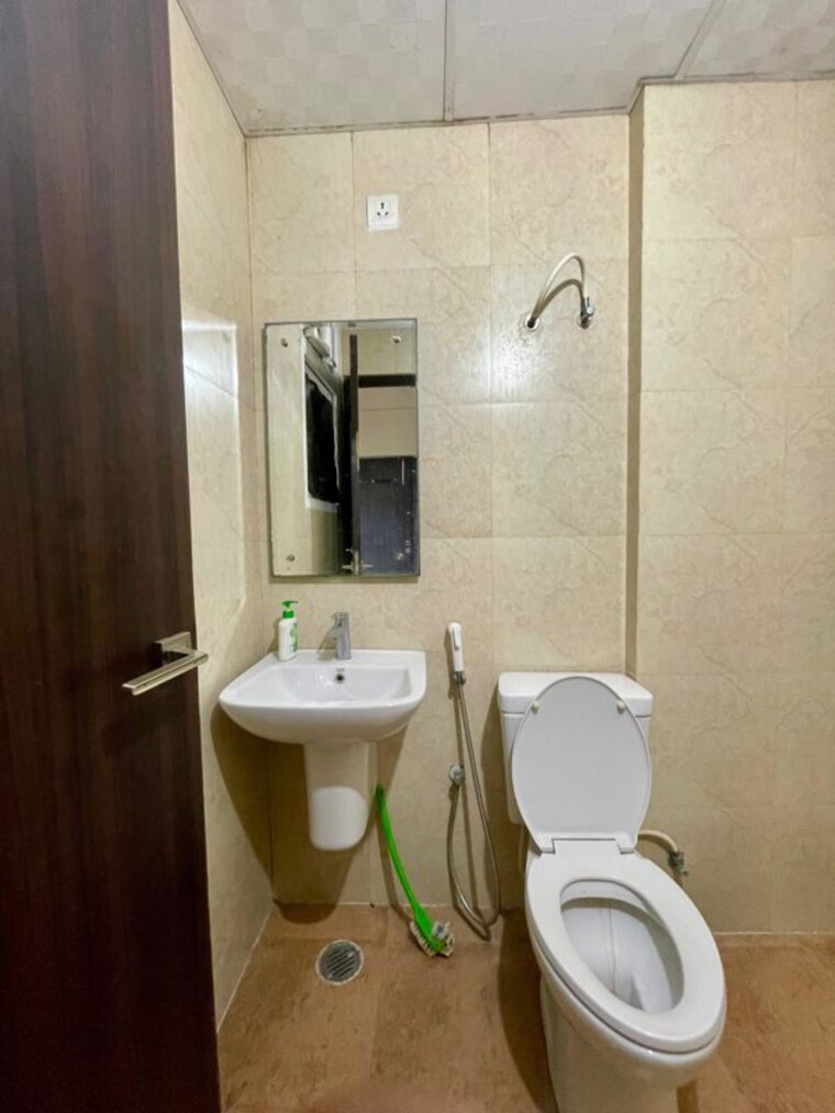 Bathroom, barnala-green-lotus-avenue 4 Bedroom 1950 Sq.Ft. Apartment In Ambala Highway Zirakpur 9748149