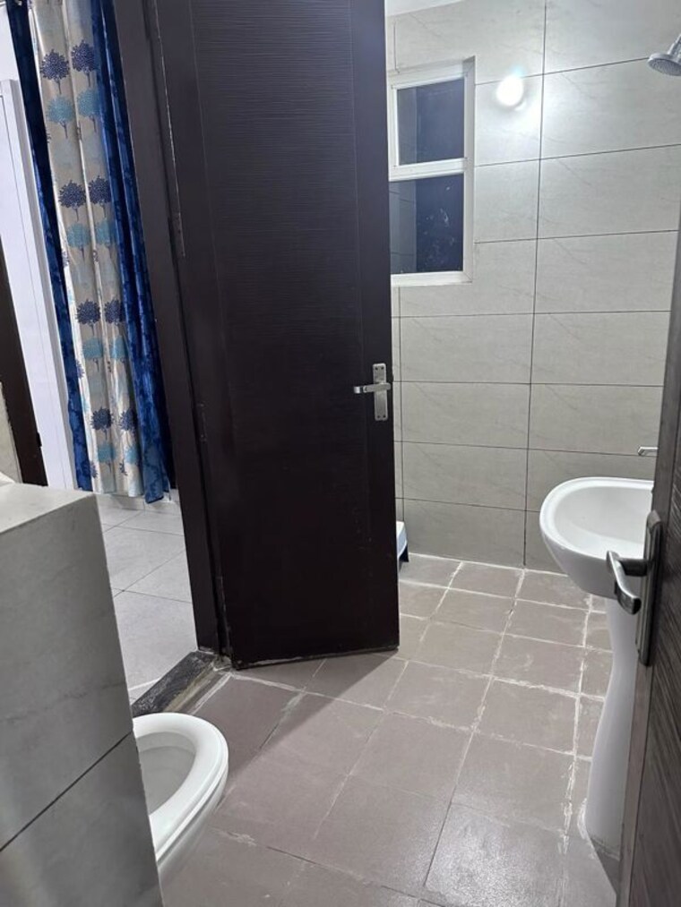 Bathroom, aura-homes 3 Bedroom 1625 Sq.Ft. Apartment In Patiala Road Zirakpur 9748272