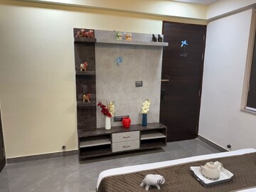 Furnished Amenities in 4 BHK Apartment at Vaishali Nagar – for Sale